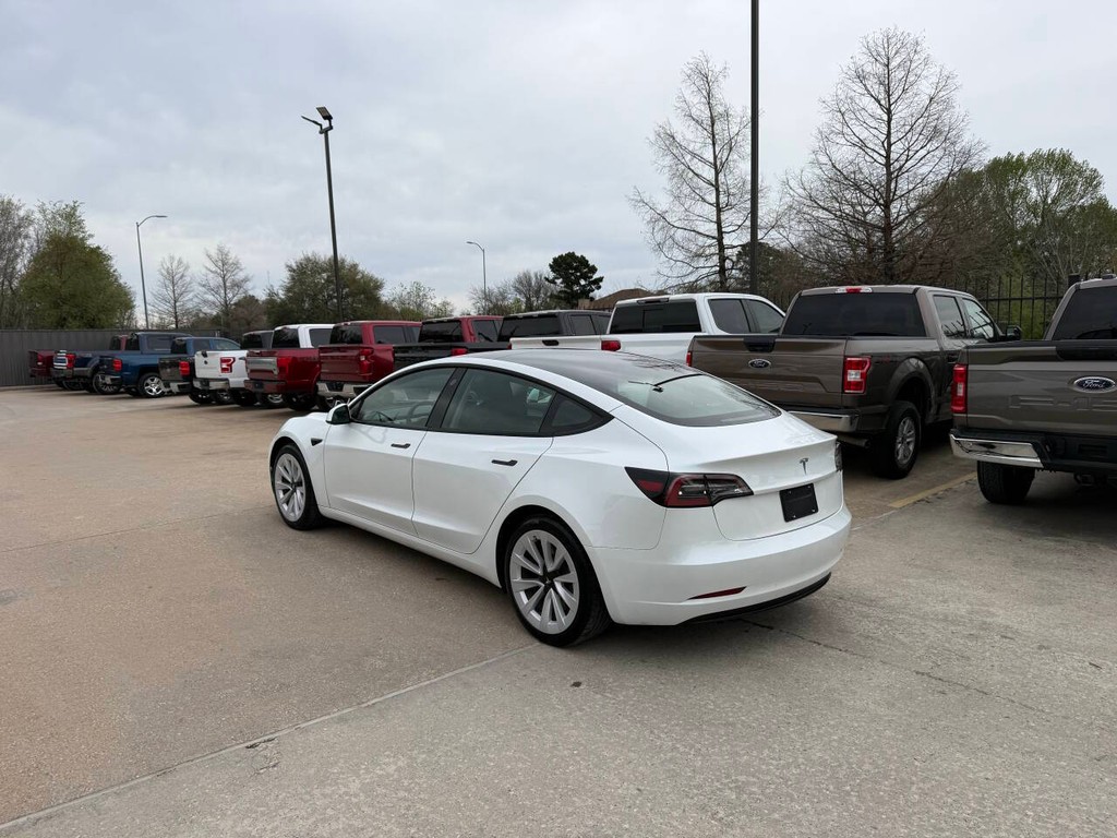Tesla Model 3 Vehicle Full-screen Gallery Image 04