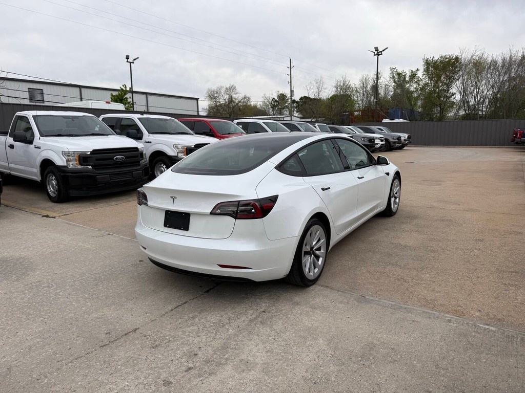 Tesla Model 3 Vehicle Full-screen Gallery Image 05