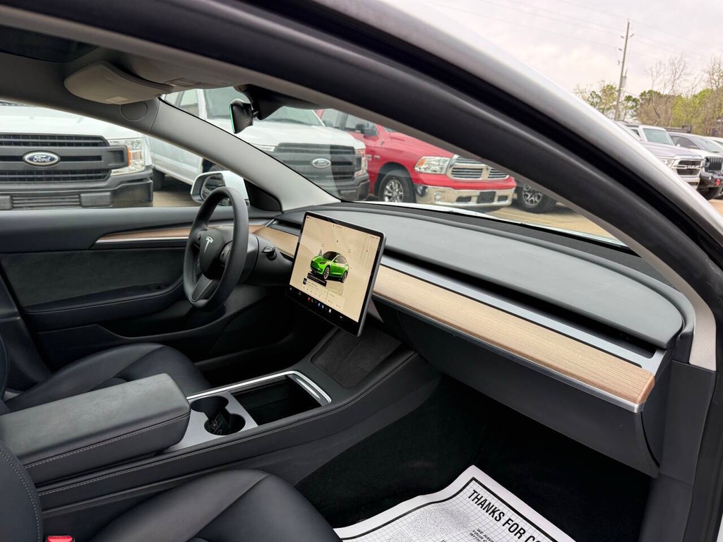 Tesla Model 3 Vehicle Full-screen Gallery Image 09