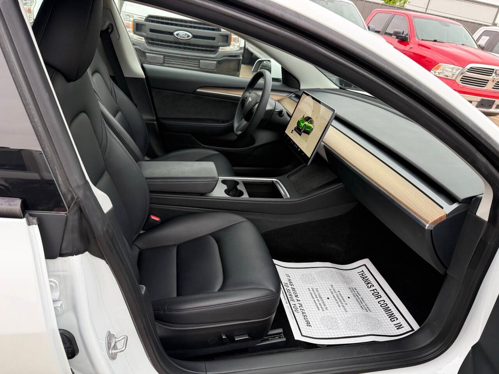 Tesla Model 3 Vehicle Full-screen Gallery Image 10