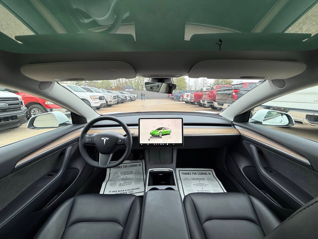 Tesla Model 3 Vehicle Full-screen Gallery Image 18