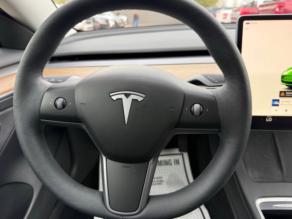 Tesla Model 3 Vehicle Full-screen Gallery Image 22