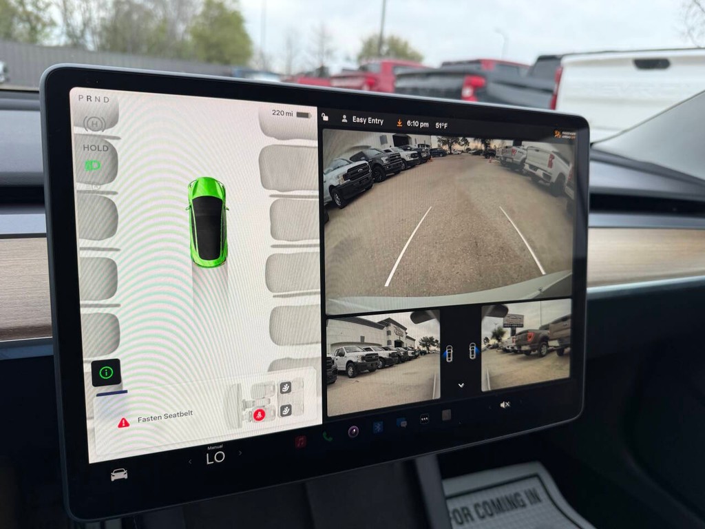 Tesla Model 3 Vehicle Full-screen Gallery Image 24