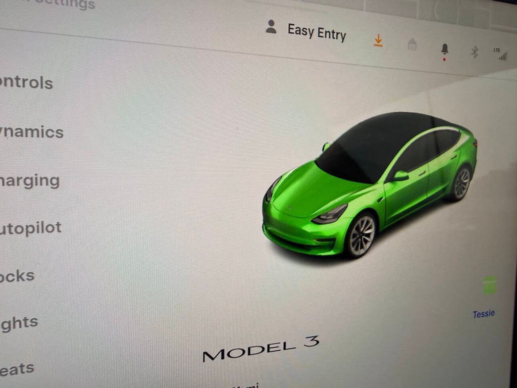 Tesla Model 3 Vehicle Full-screen Gallery Image 26
