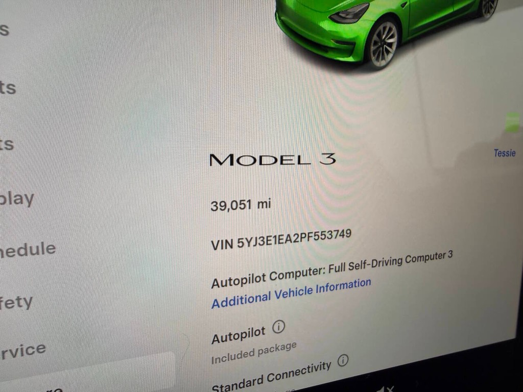 Tesla Model 3 Vehicle Full-screen Gallery Image 31