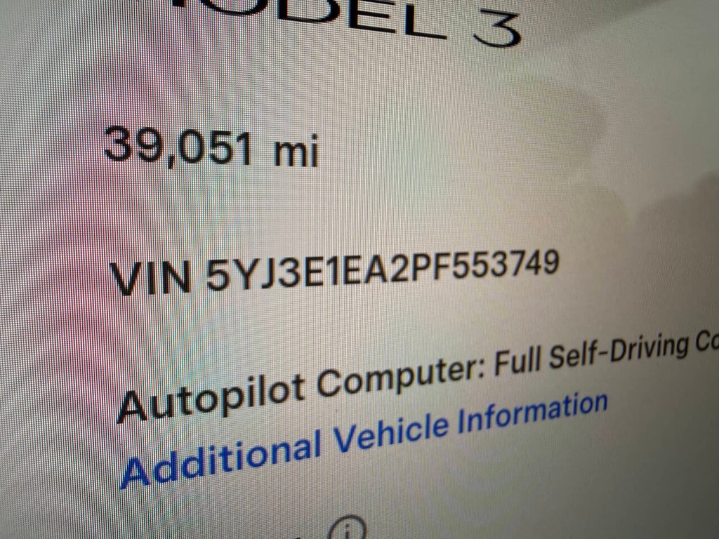 Tesla Model 3 Vehicle Full-screen Gallery Image 32