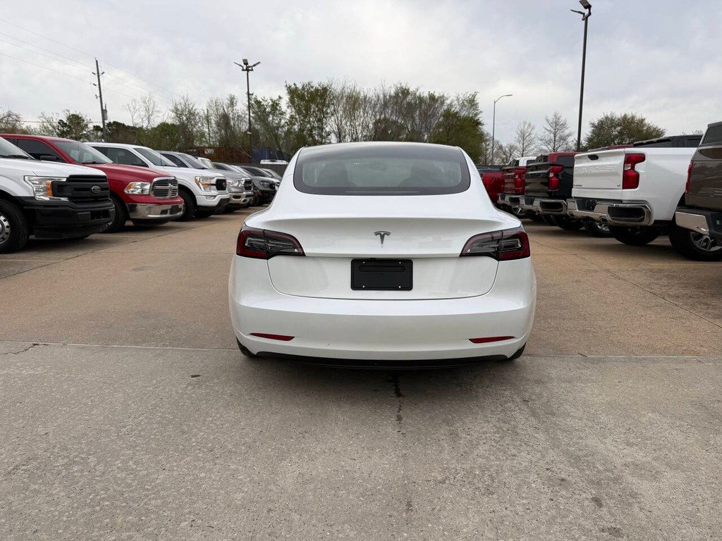 Tesla Model 3 Vehicle Full-screen Gallery Image 37