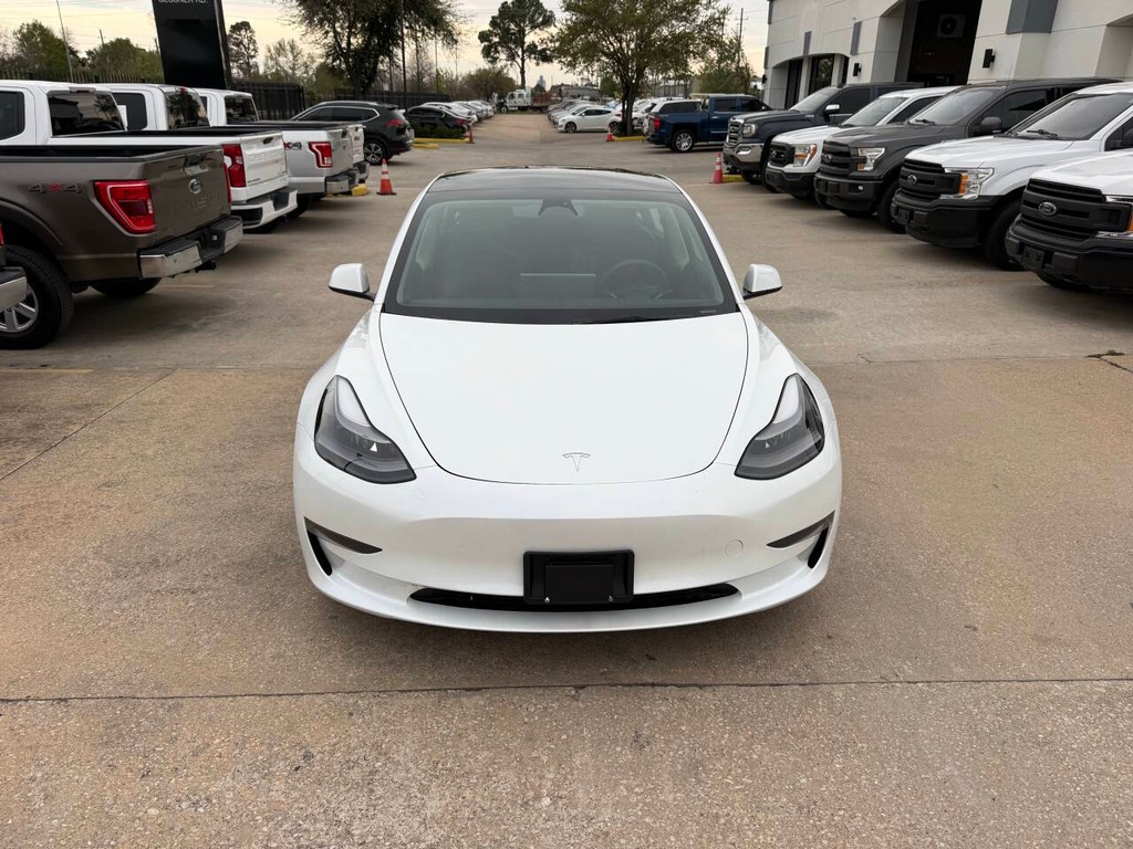 Tesla Model 3 Vehicle Full-screen Gallery Image 38