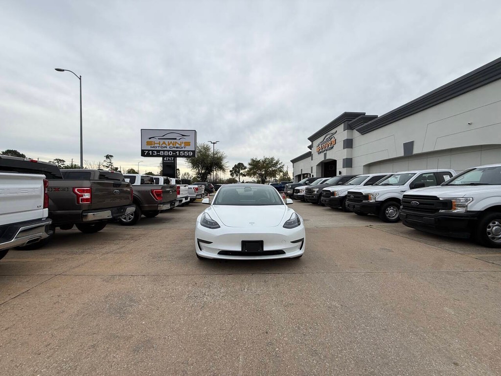Tesla Model 3 Vehicle Full-screen Gallery Image 40
