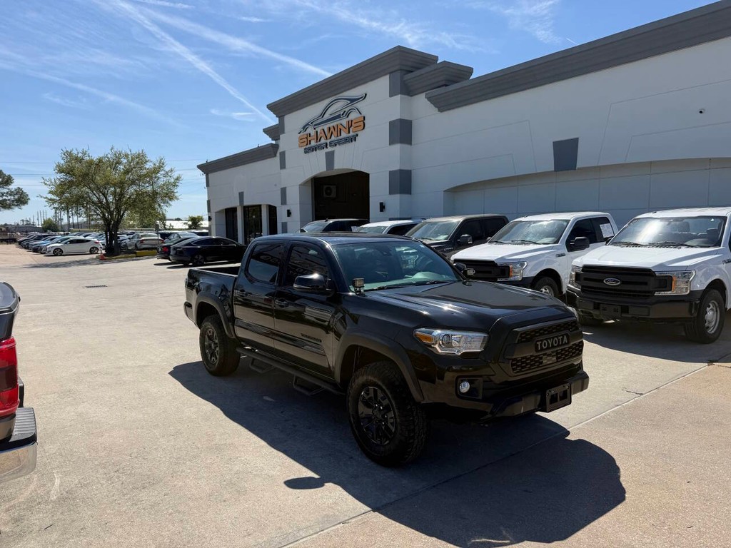 Toyota Tacoma 2WD Vehicle Full-screen Gallery Image 02