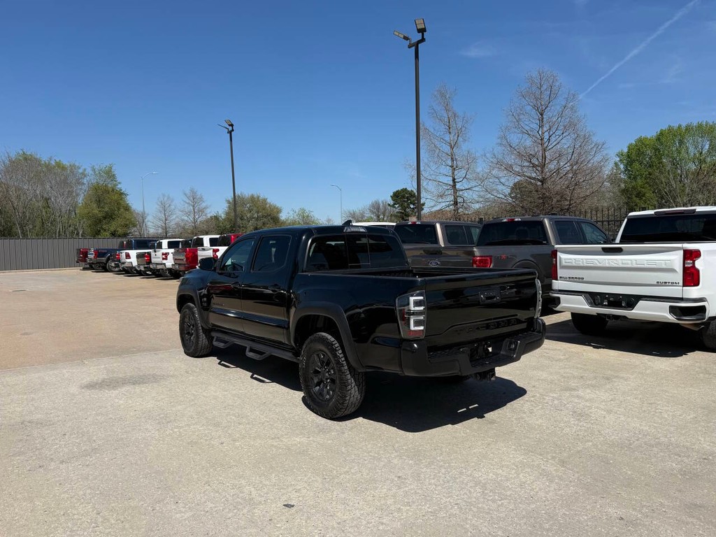 Toyota Tacoma 2WD Vehicle Full-screen Gallery Image 04