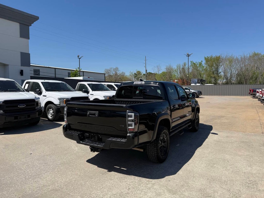 Toyota Tacoma 2WD Vehicle Full-screen Gallery Image 05