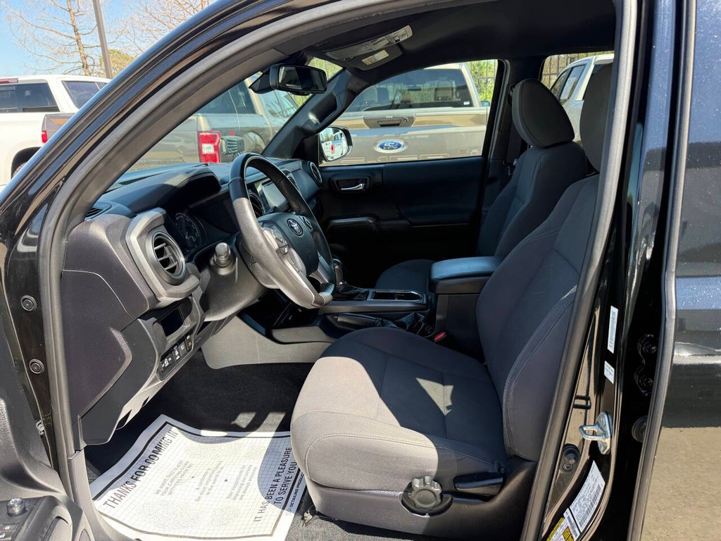 Toyota Tacoma 2WD Vehicle Full-screen Gallery Image 07