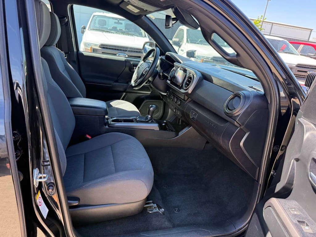 Toyota Tacoma 2WD Vehicle Full-screen Gallery Image 10