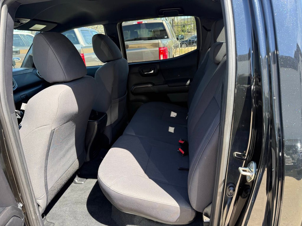 Toyota Tacoma 2WD Vehicle Full-screen Gallery Image 13