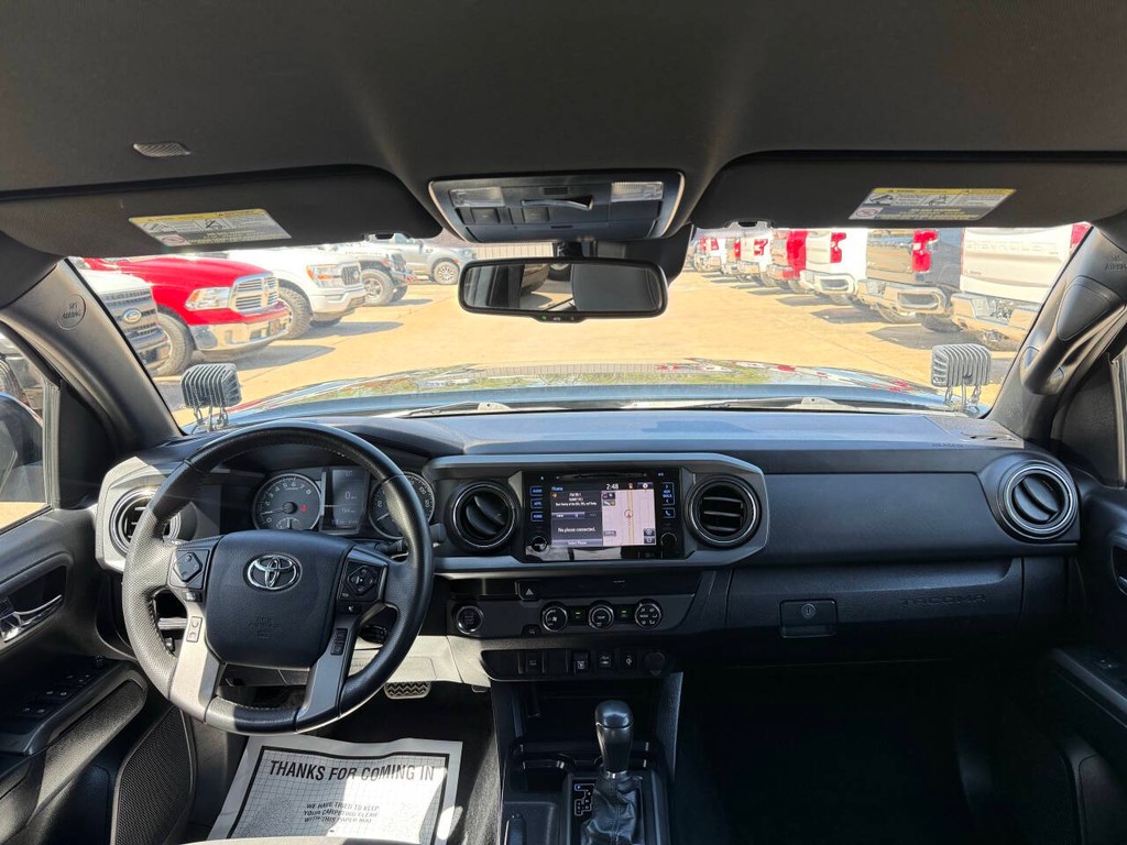 Toyota Tacoma 2WD Vehicle Full-screen Gallery Image 17