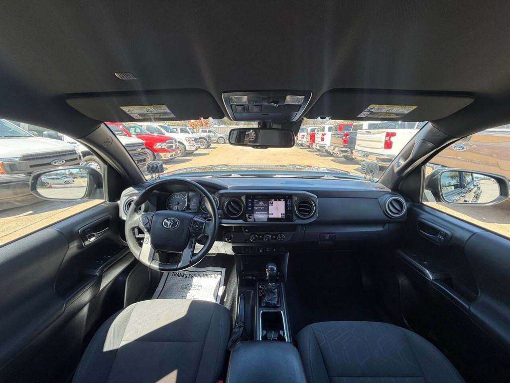 Toyota Tacoma 2WD Vehicle Full-screen Gallery Image 18