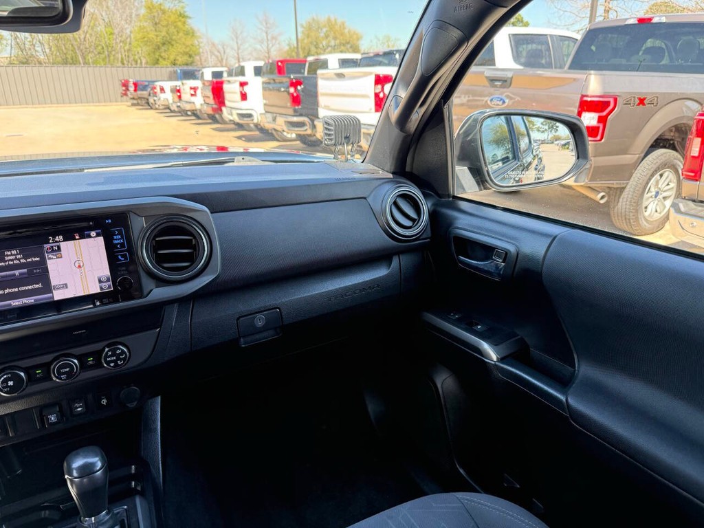 Toyota Tacoma 2WD Vehicle Full-screen Gallery Image 20