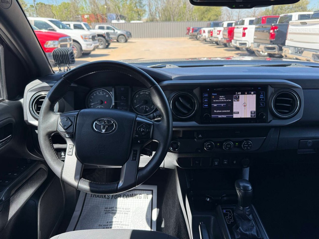 Toyota Tacoma 2WD Vehicle Full-screen Gallery Image 21