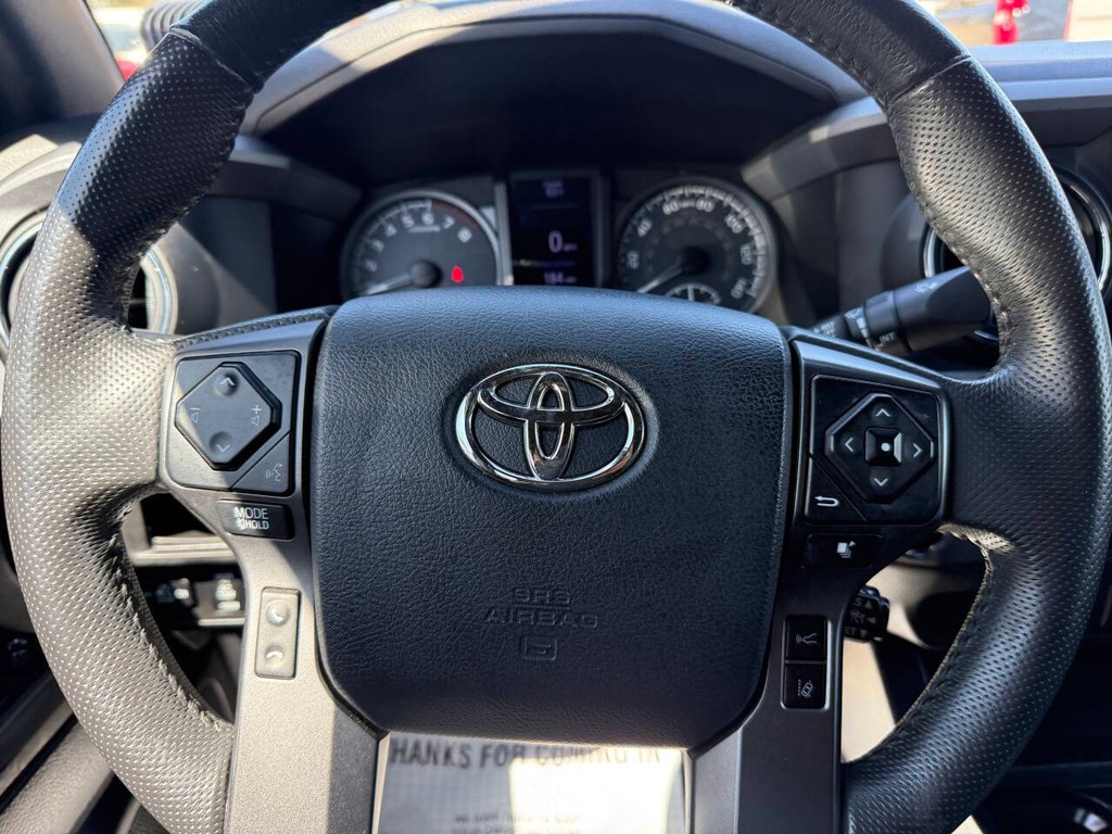 Toyota Tacoma 2WD Vehicle Full-screen Gallery Image 23