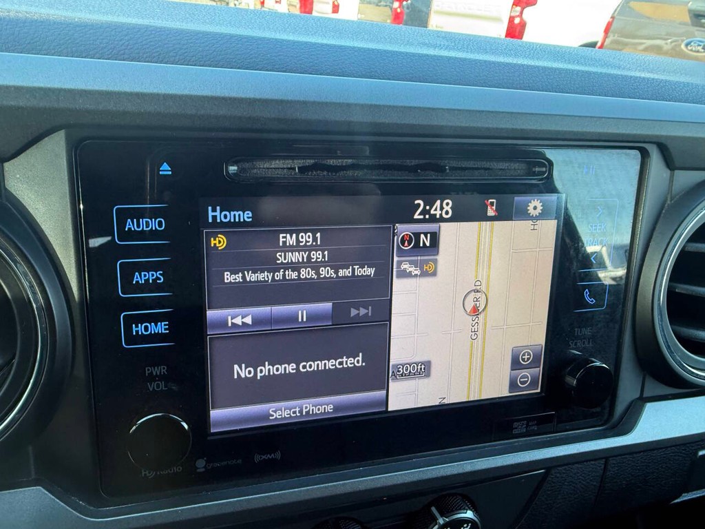 Toyota Tacoma 2WD Vehicle Full-screen Gallery Image 25