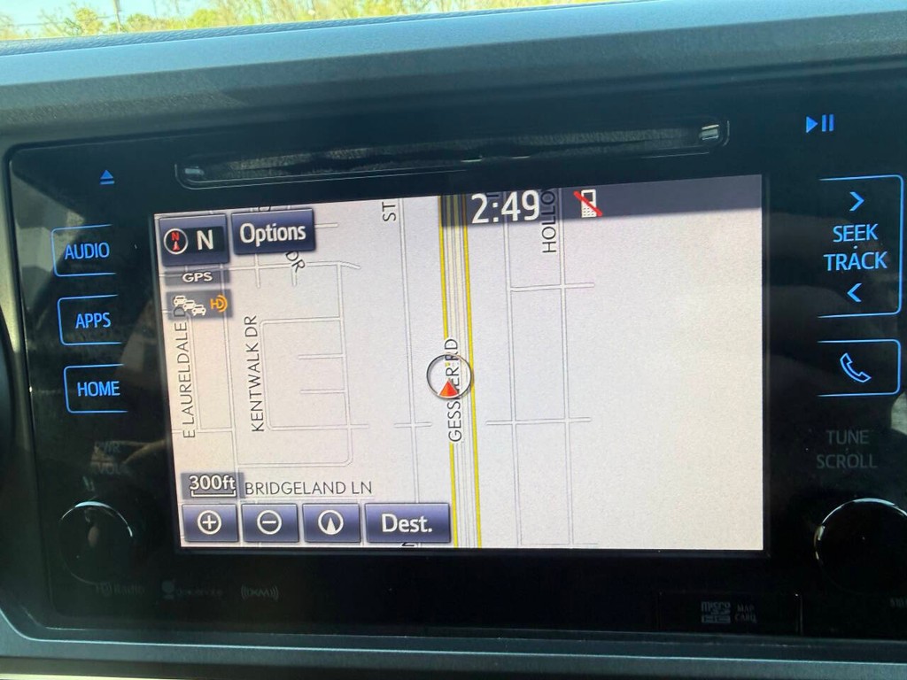 Toyota Tacoma 2WD Vehicle Full-screen Gallery Image 26