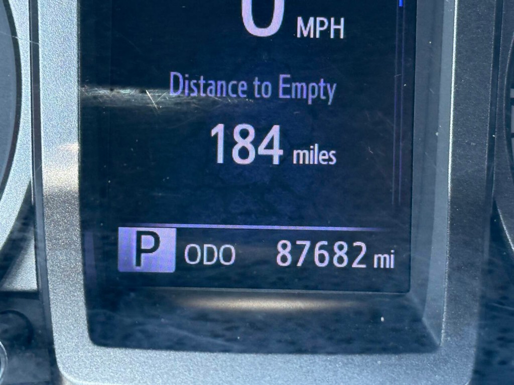 Toyota Tacoma 2WD Vehicle Full-screen Gallery Image 33