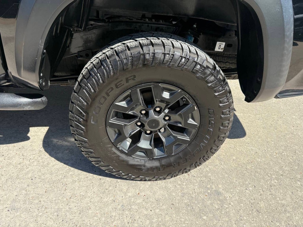 Toyota Tacoma 2WD Vehicle Full-screen Gallery Image 36