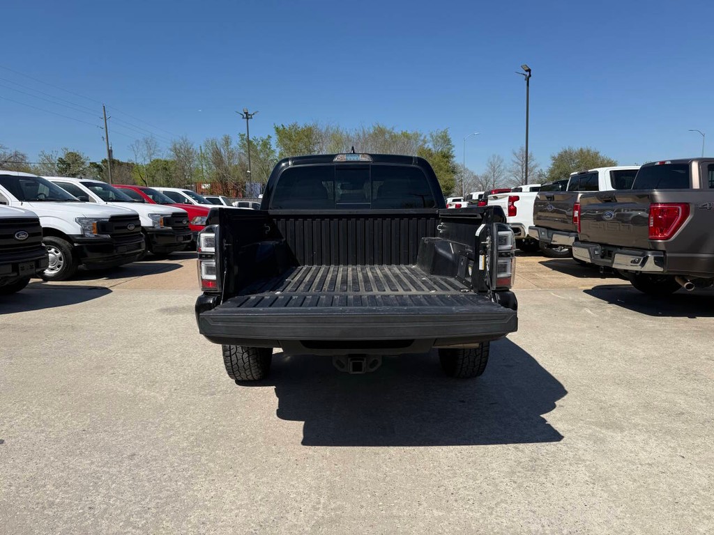 Toyota Tacoma 2WD Vehicle Full-screen Gallery Image 38