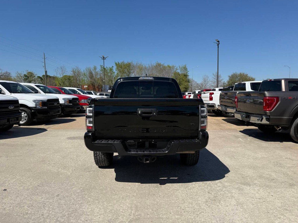 Toyota Tacoma 2WD Vehicle Full-screen Gallery Image 39