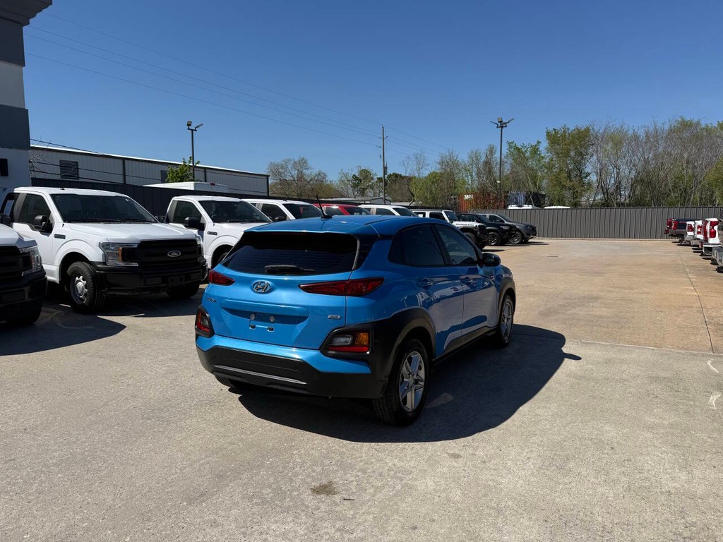 Hyundai Kona Vehicle Full-screen Gallery Image 05