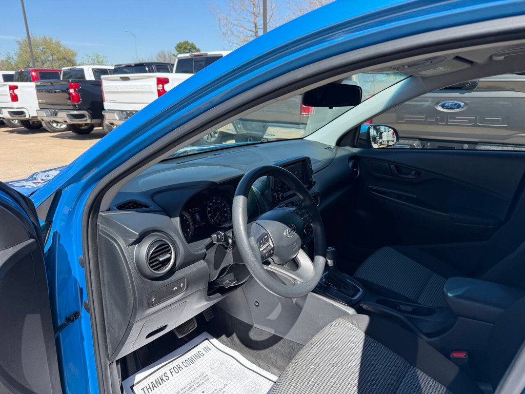 Hyundai Kona Vehicle Full-screen Gallery Image 06