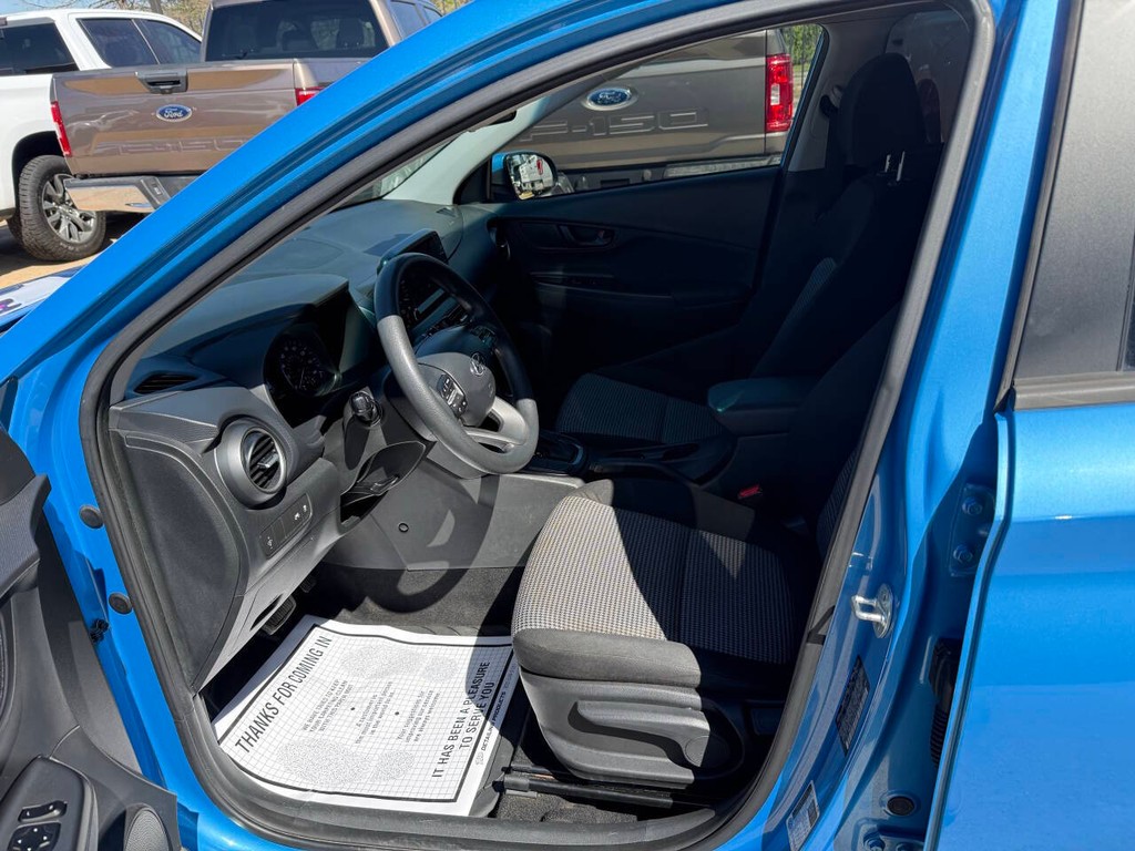 Hyundai Kona Vehicle Full-screen Gallery Image 07