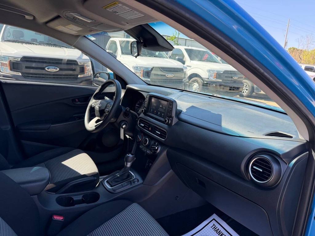 Hyundai Kona Vehicle Full-screen Gallery Image 09