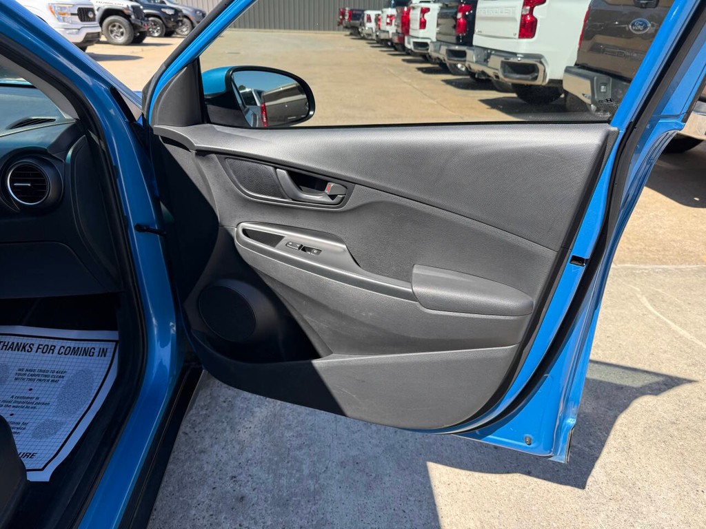 Hyundai Kona Vehicle Full-screen Gallery Image 11