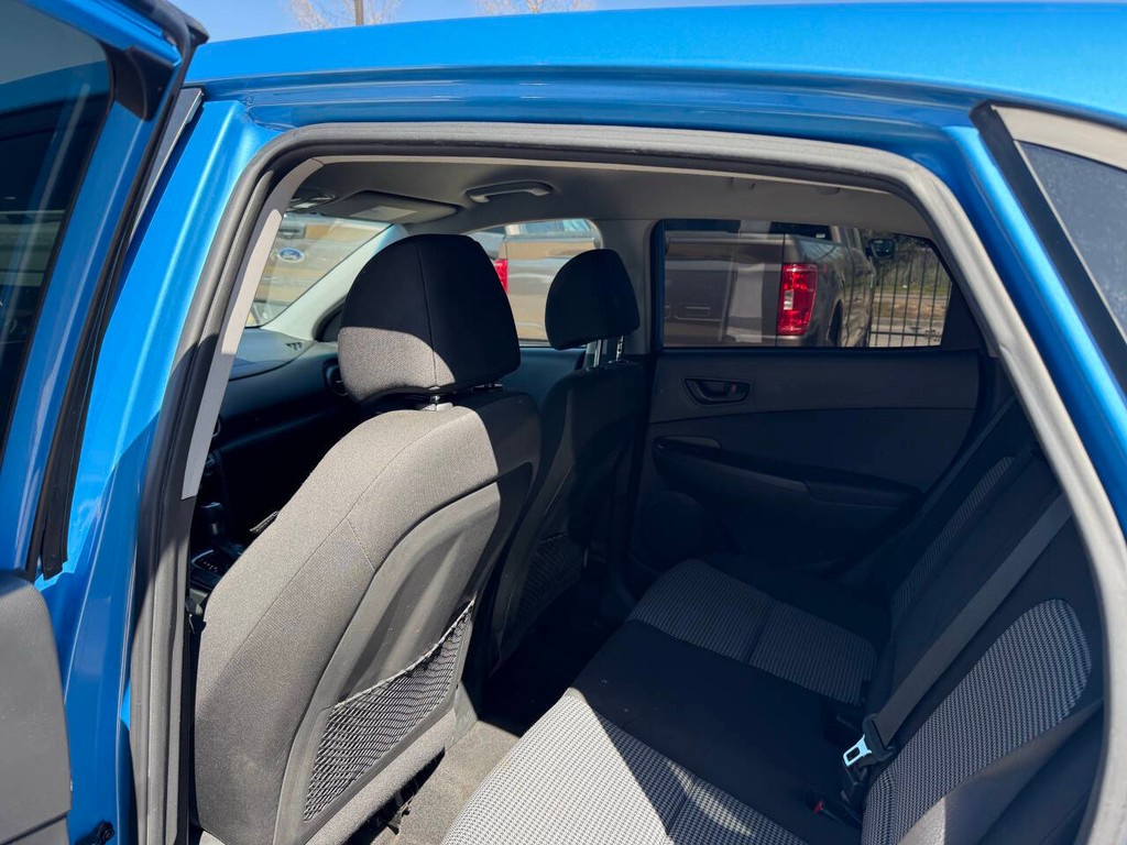 Hyundai Kona Vehicle Full-screen Gallery Image 12