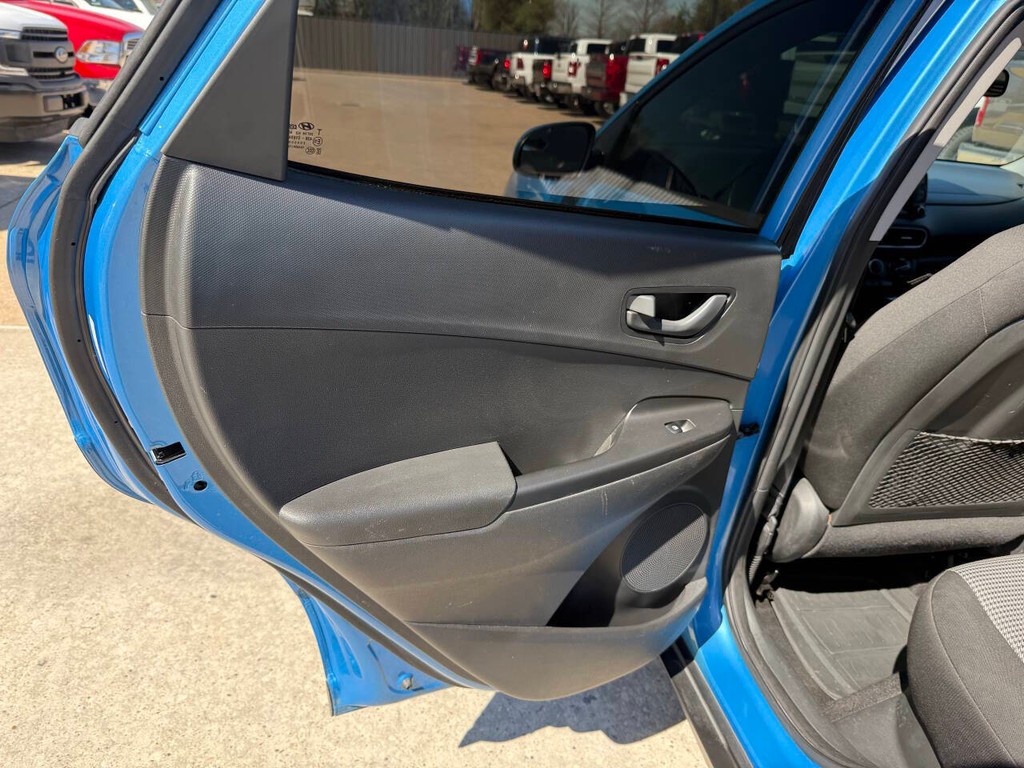 Hyundai Kona Vehicle Full-screen Gallery Image 14