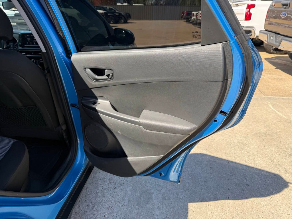 Hyundai Kona Vehicle Full-screen Gallery Image 16