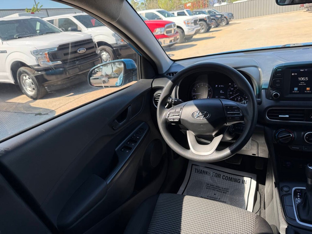 Hyundai Kona Vehicle Full-screen Gallery Image 19