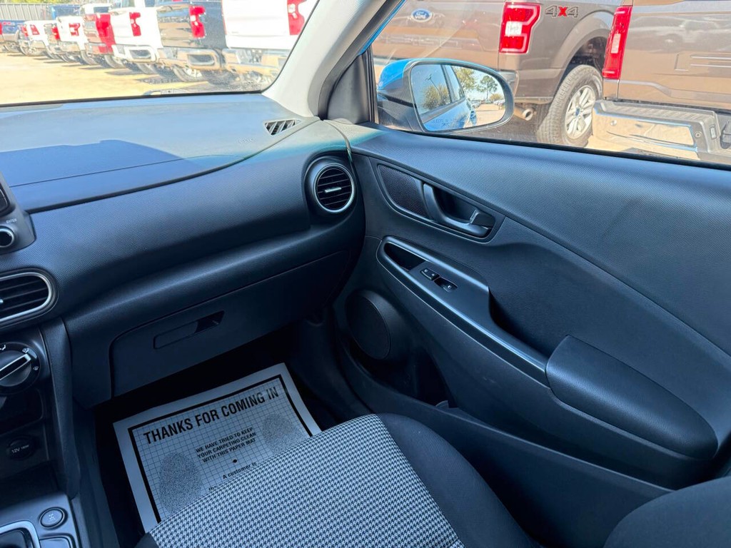 Hyundai Kona Vehicle Full-screen Gallery Image 20