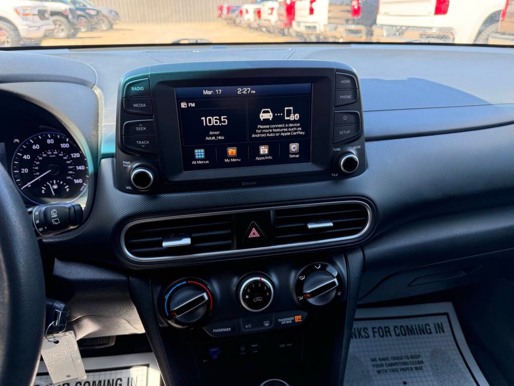 Hyundai Kona Vehicle Full-screen Gallery Image 24