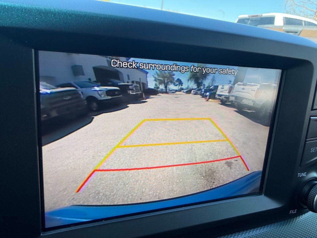 Hyundai Kona Vehicle Full-screen Gallery Image 26