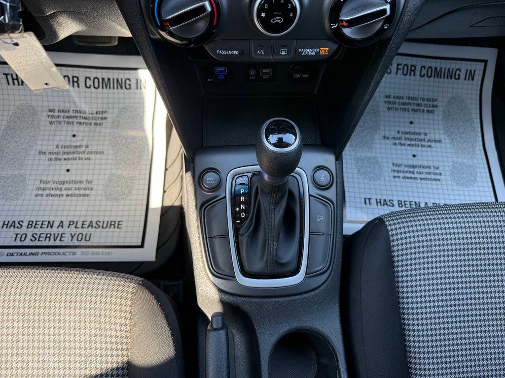 Hyundai Kona Vehicle Full-screen Gallery Image 28