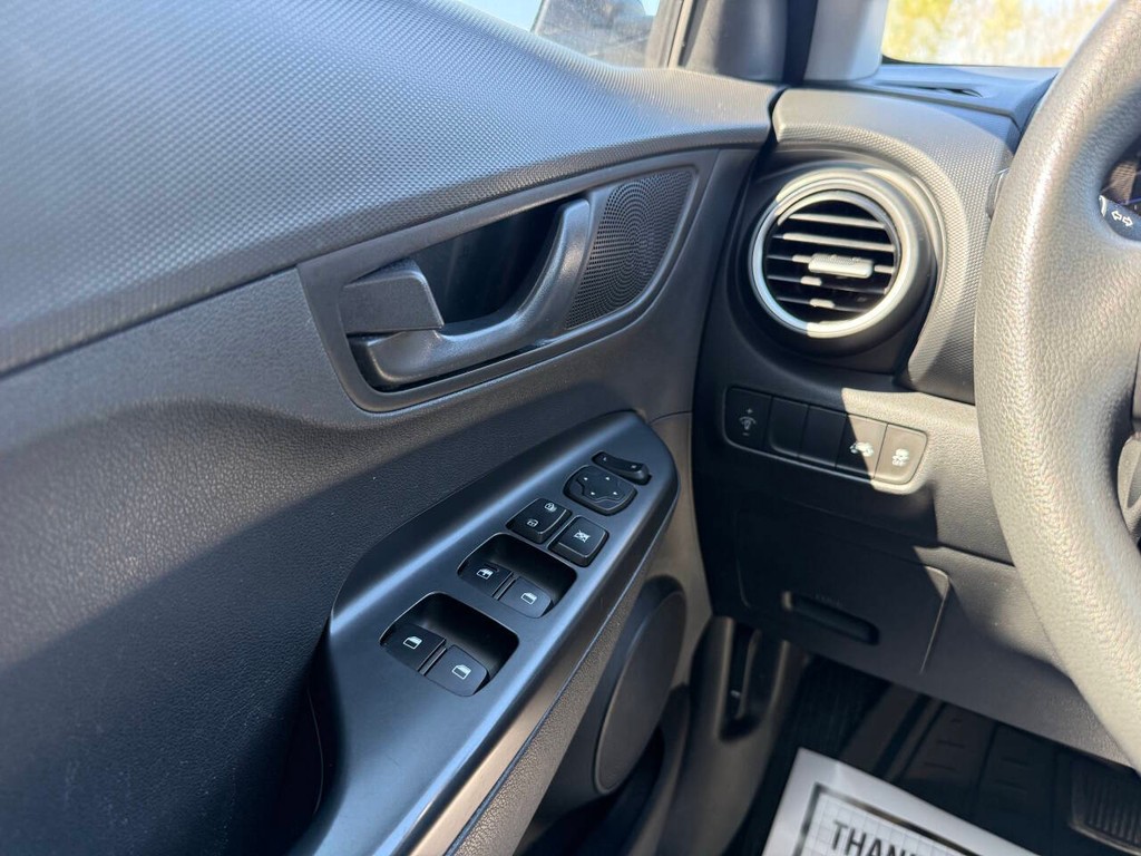 Hyundai Kona Vehicle Full-screen Gallery Image 29