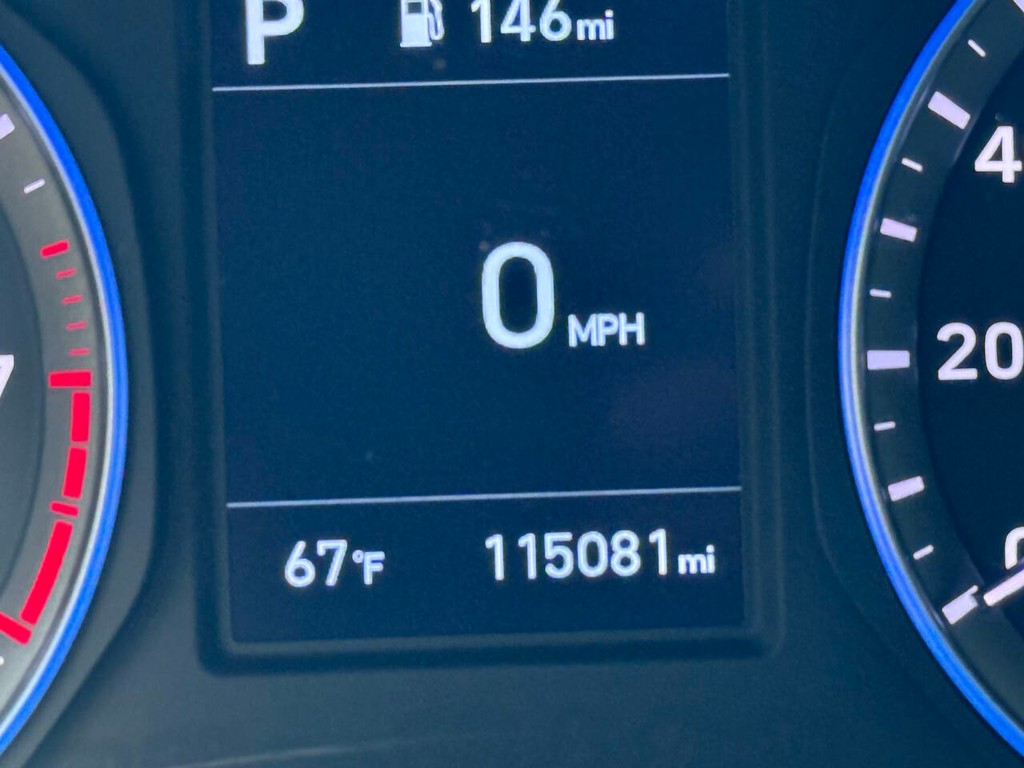 Hyundai Kona Vehicle Full-screen Gallery Image 31