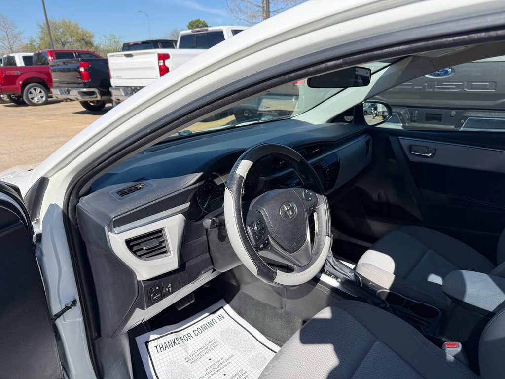 Toyota Corolla Vehicle Full-screen Gallery Image 06