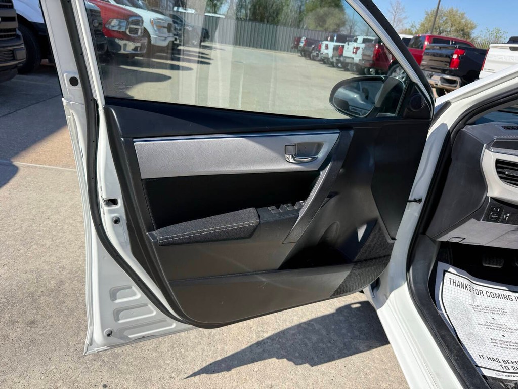 Toyota Corolla Vehicle Full-screen Gallery Image 08