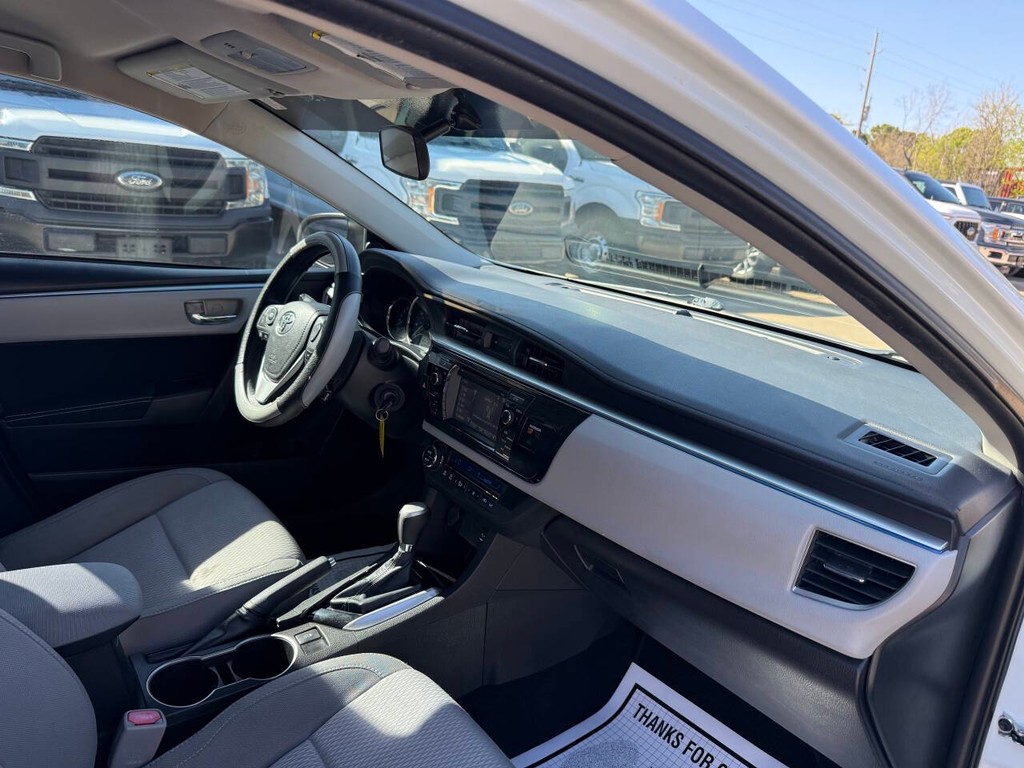 Toyota Corolla Vehicle Full-screen Gallery Image 09