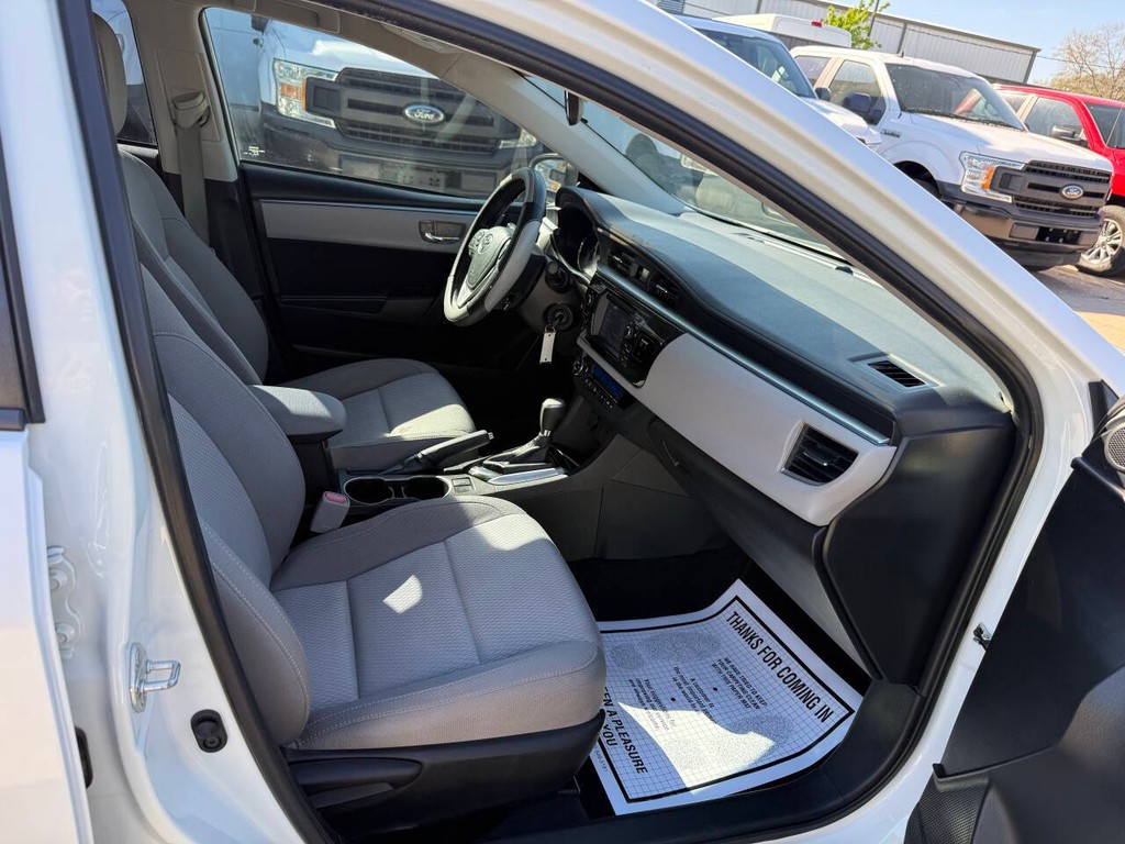 Toyota Corolla Vehicle Full-screen Gallery Image 10