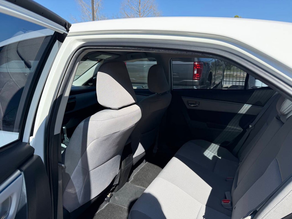 Toyota Corolla Vehicle Full-screen Gallery Image 12